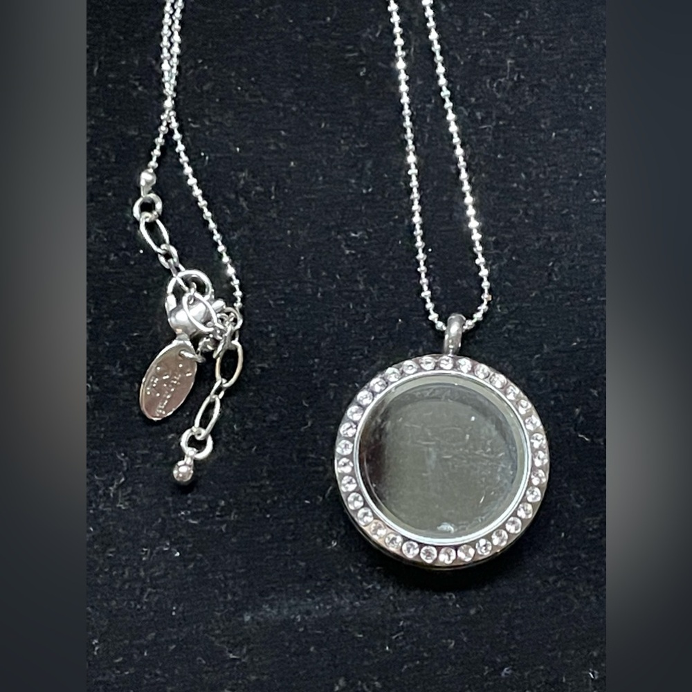 Origami Owl Chain & Lg Round Locket